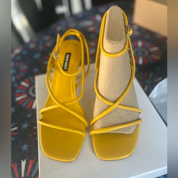 🌻 Nine West Strappy Yellow Leather Dress Sandals Sz 8 - Picture 4 of 10